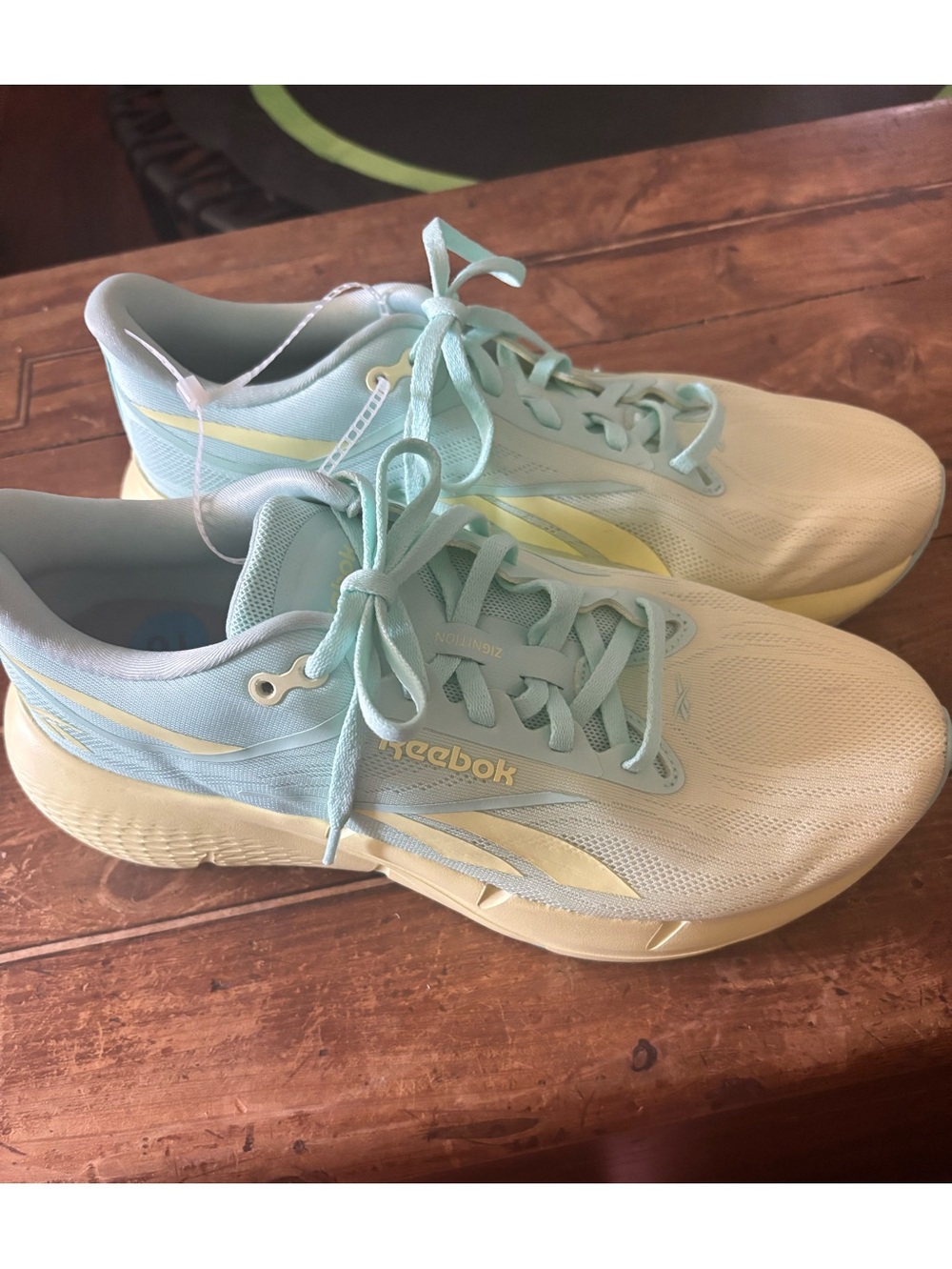 NWOT Ladies Reeboks - Picture 4 of 12